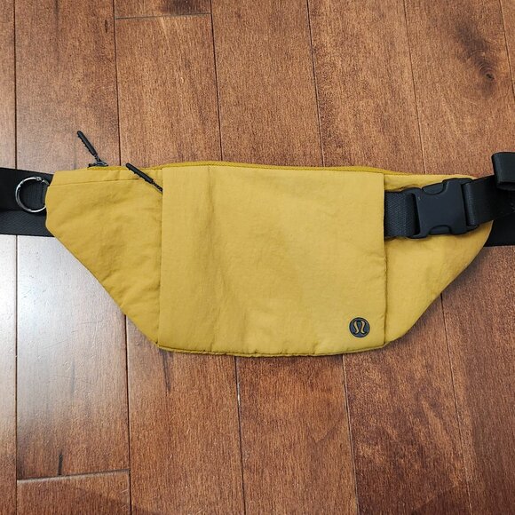 Lululemon multi pocket belt bag - Picture 1 of 7